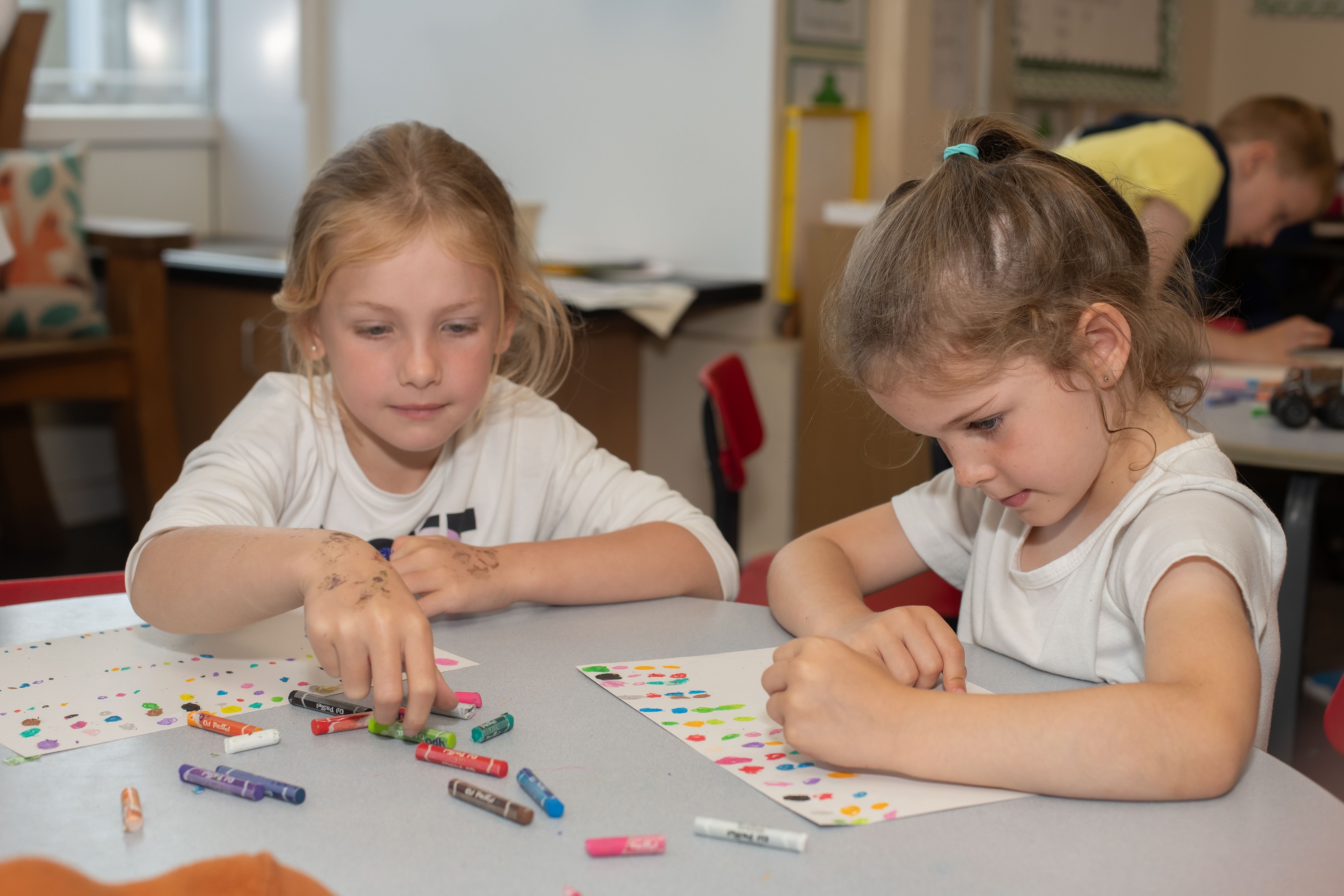 Two children drawing 