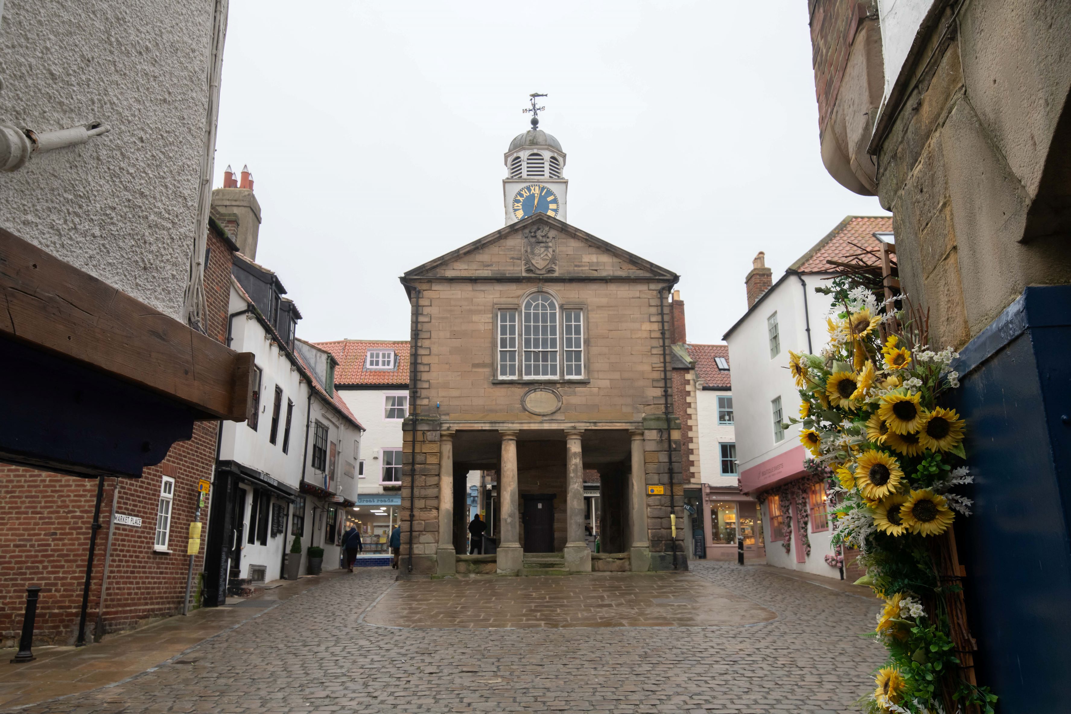 Picture of the front of Whitby Town Hall